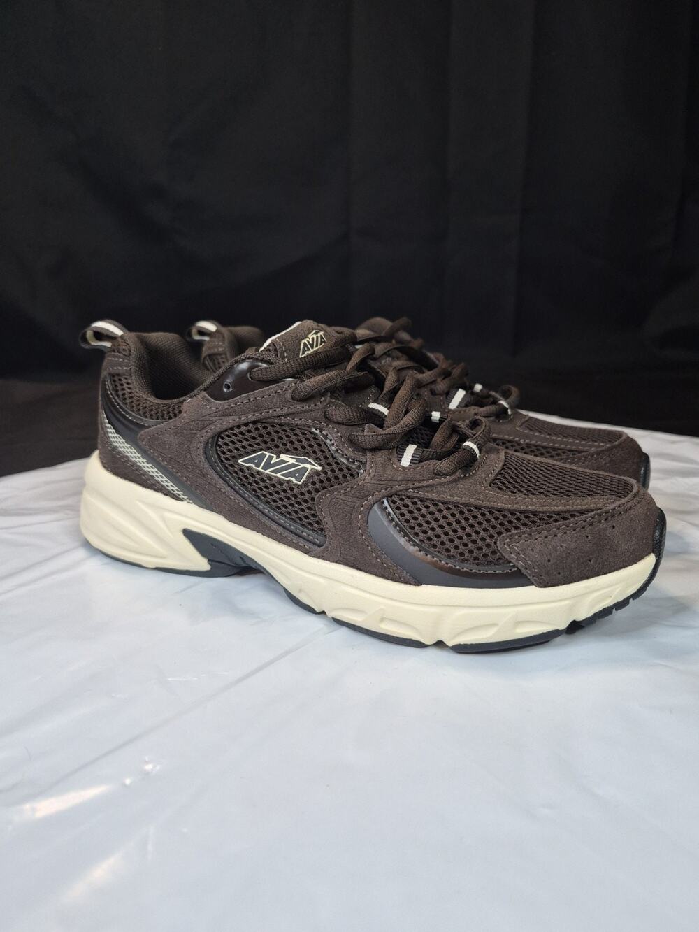Avia Brown Performance Sneakers, Shoes For Women, Size 8.5 Never Worn..Running